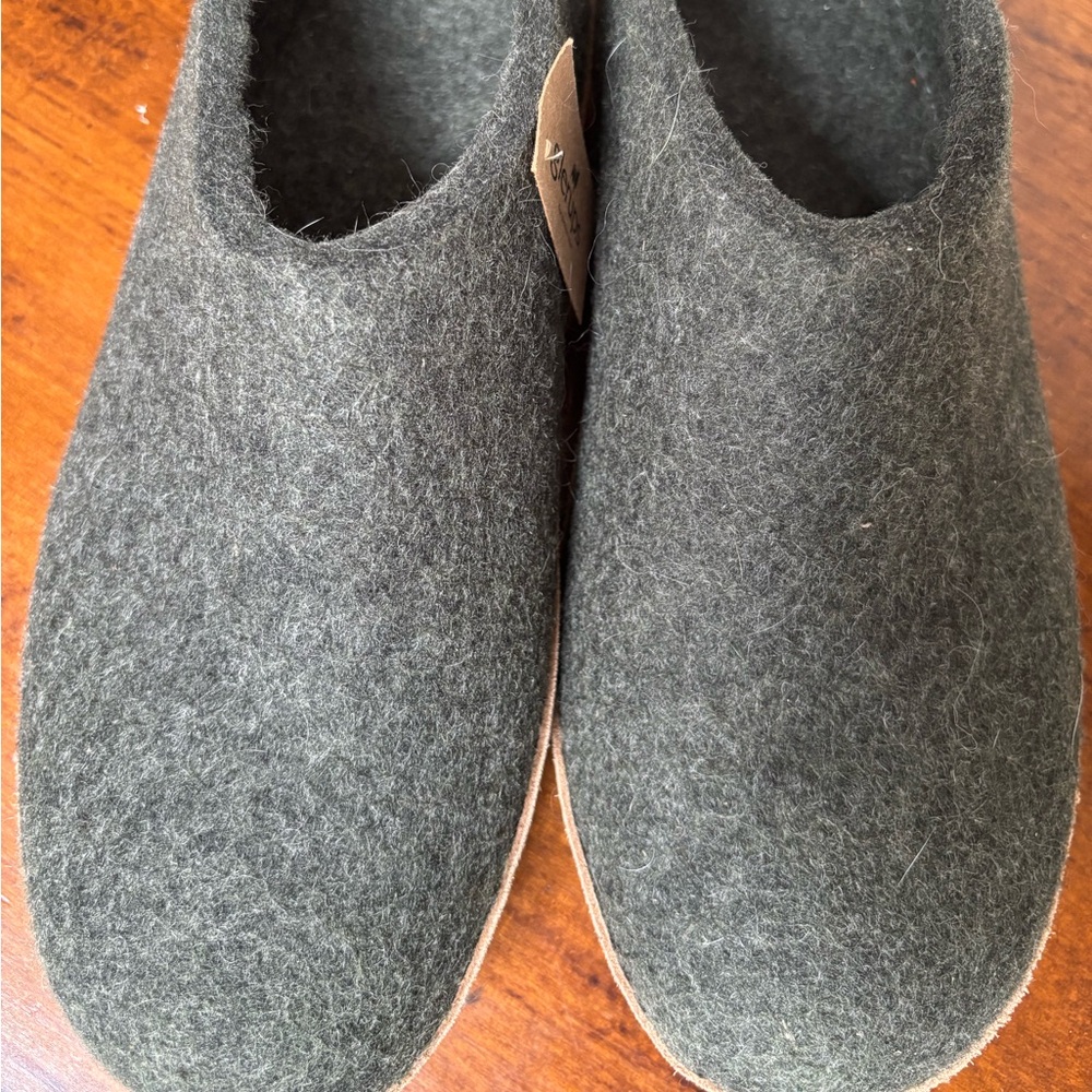 bNWT Glerups men’s slippers